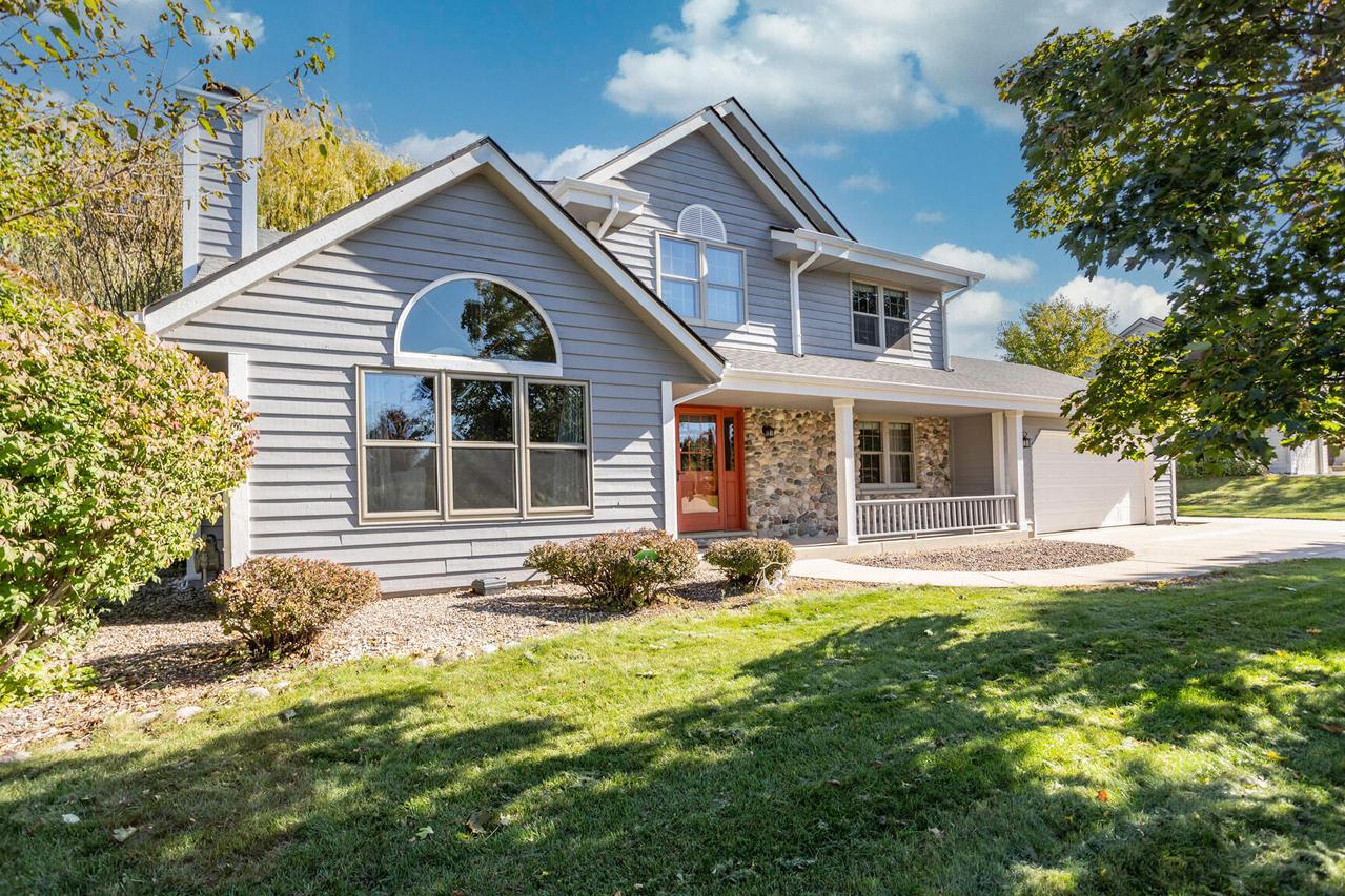 W143N10660 Magnolia Dr, Germantown, WI 53022