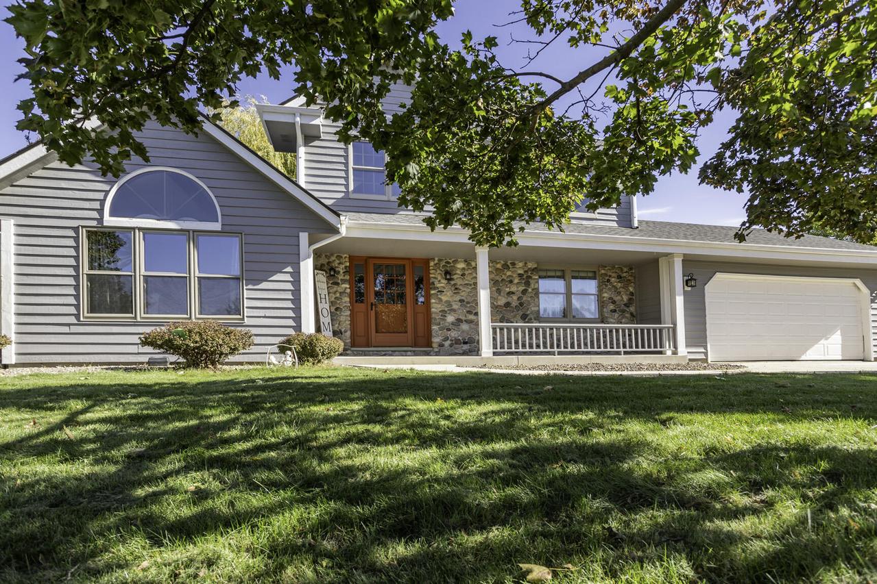 W143N10660 Magnolia Dr, Germantown, WI 53022