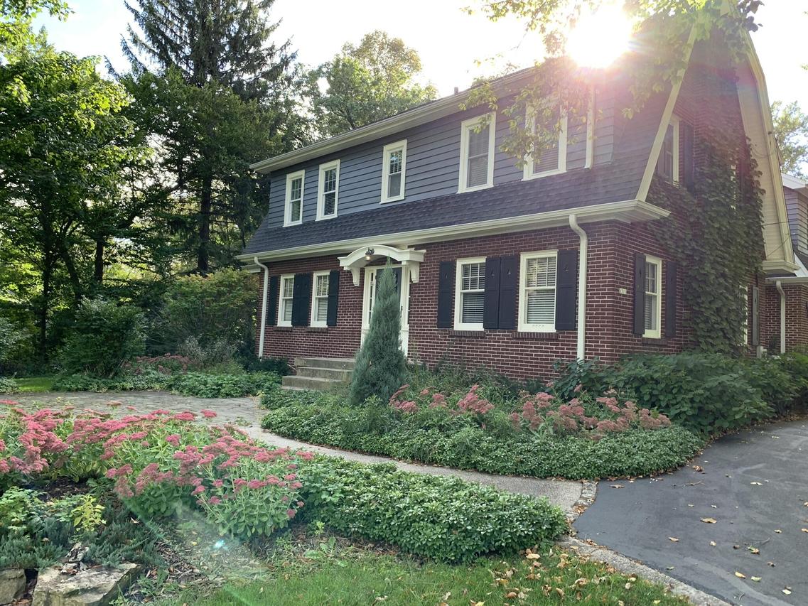 6511 W Division St, Mequon, WI 53092