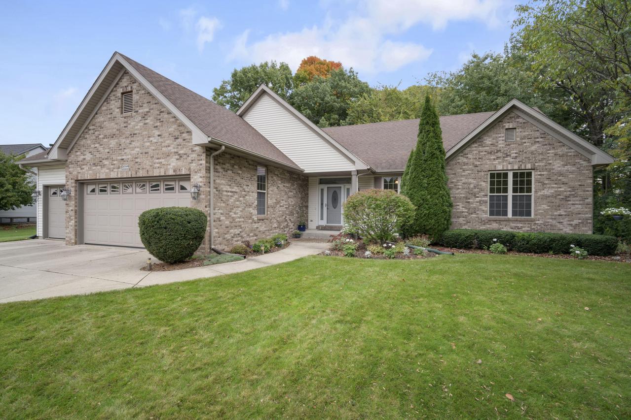 W144N10010 Sun Valley Tr., Germantown, WI 53022