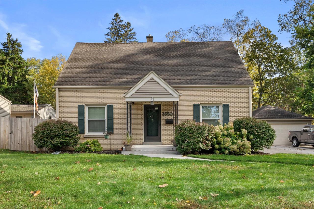 3550 Osborne Blvd, Racine, WI 53405