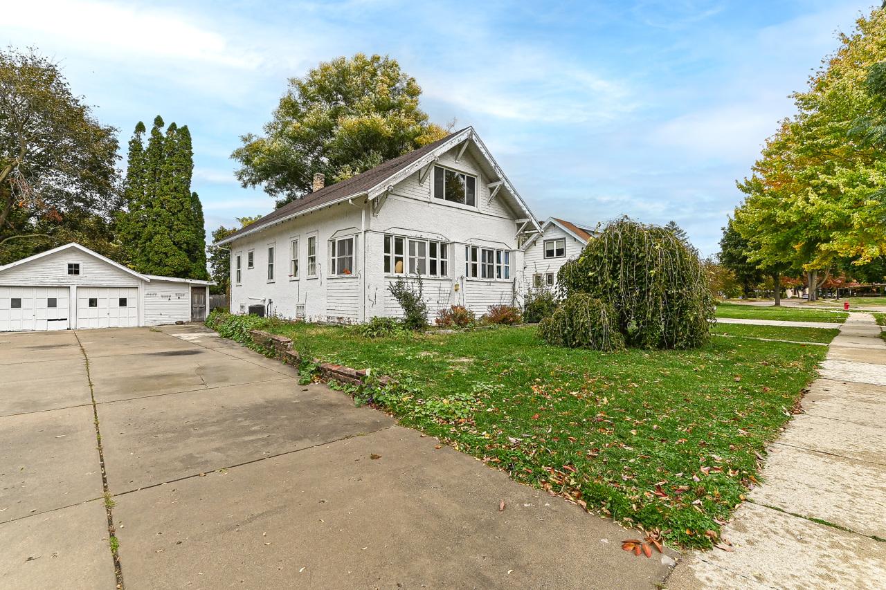 232 W Winsor St, Elkhorn, WI 53121