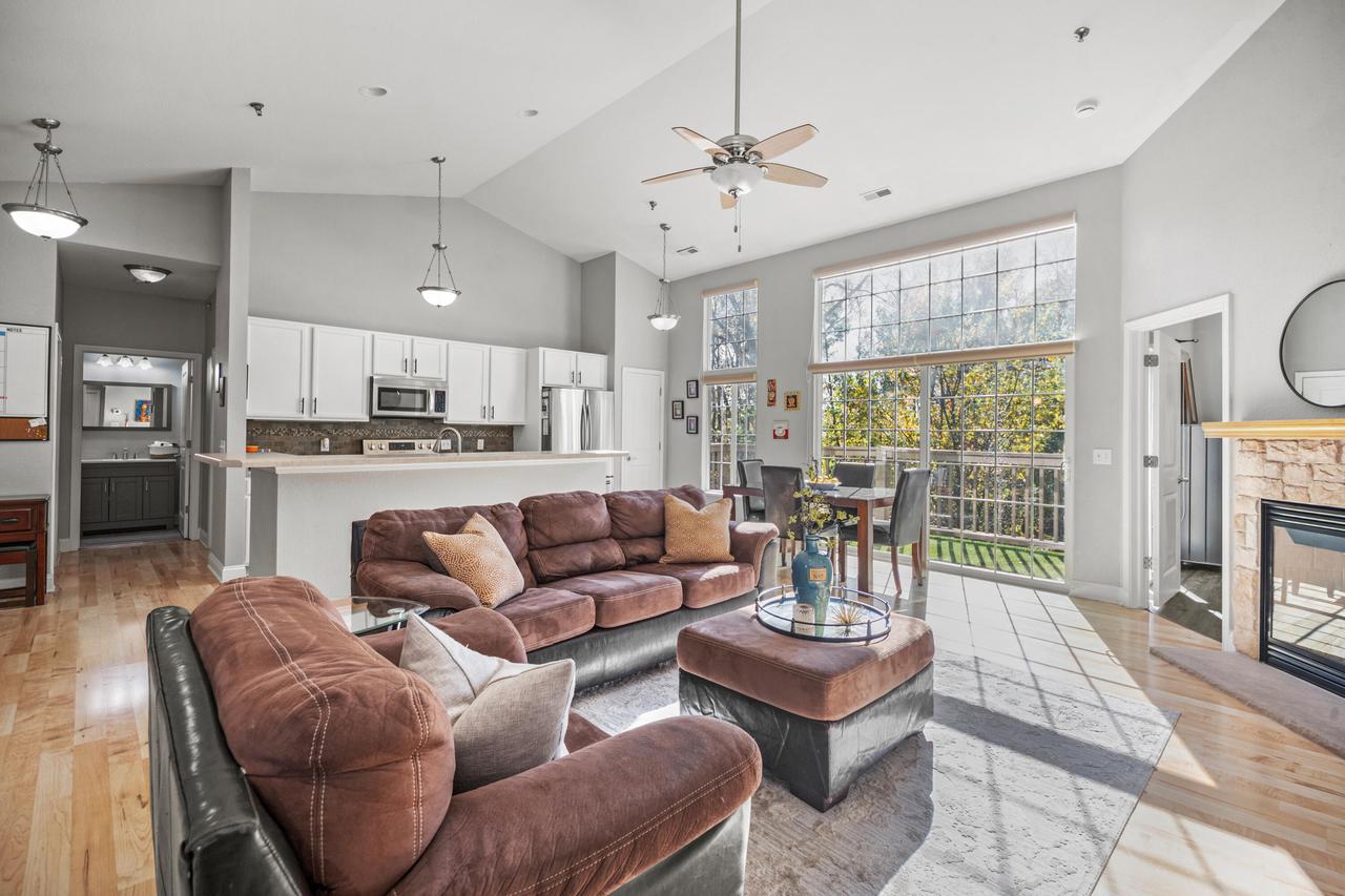 8485 S Ashbury Ln #202, Oak Creek, WI 53154