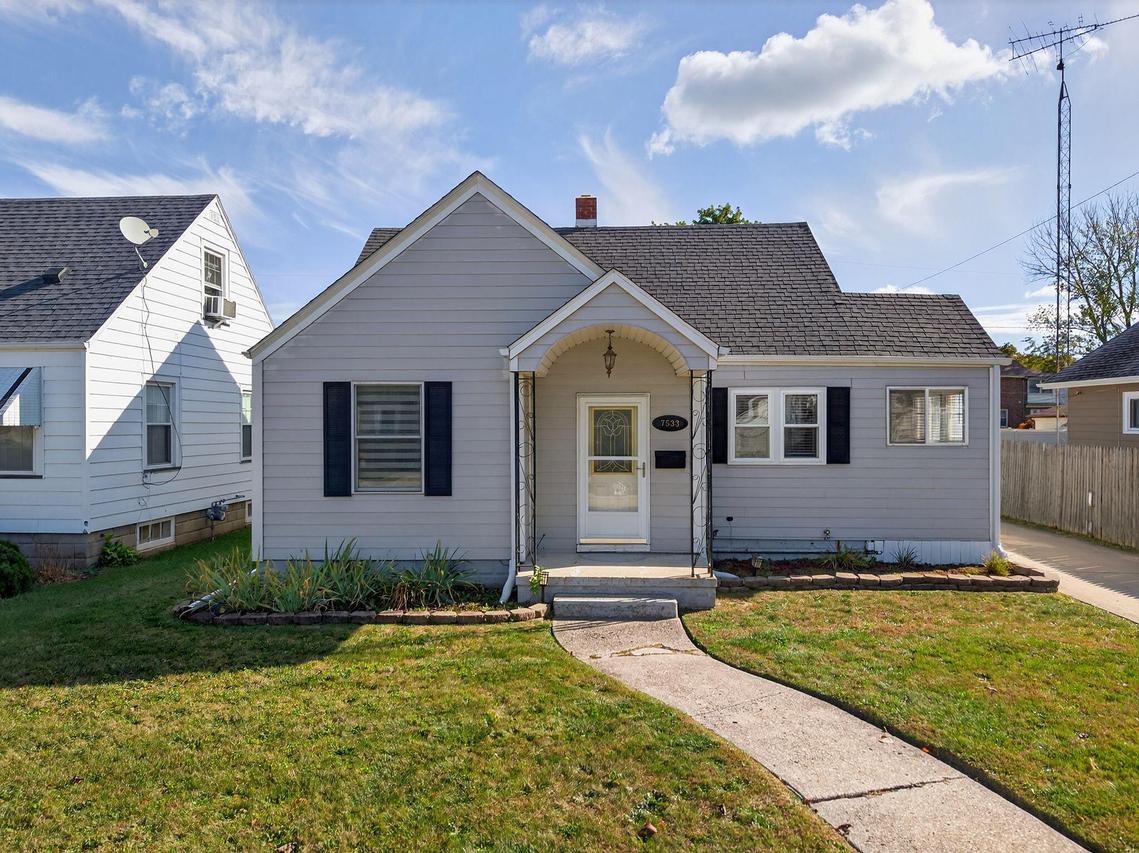 7533 28th Ave, Kenosha, WI 53143