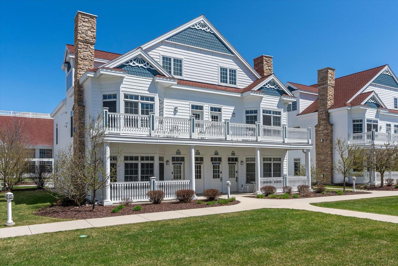421 Beachfront Ln #Unit 421, Sheboygan, WI 53081