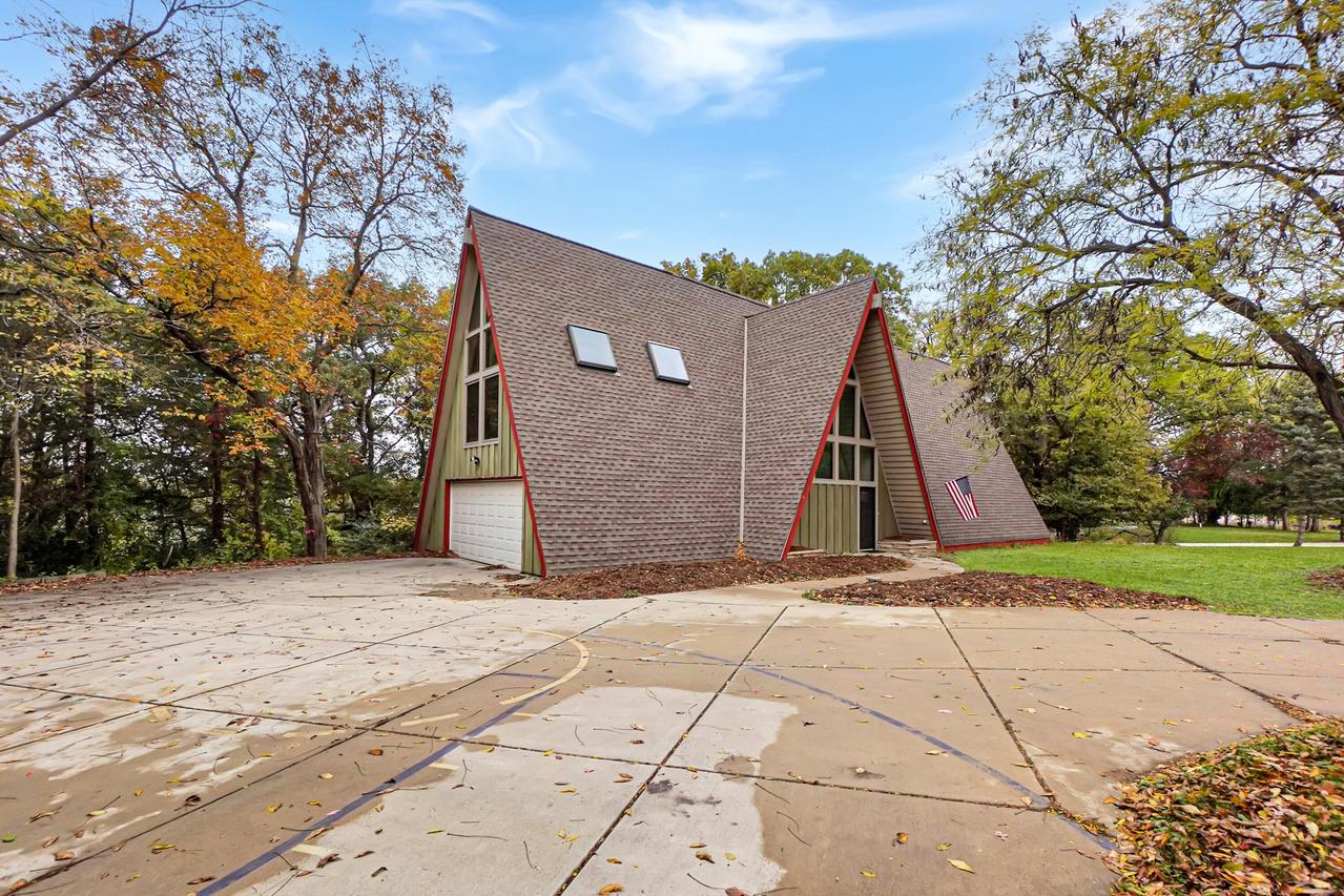 N67W32498 Wildwood Point, Merton, WI 53029
