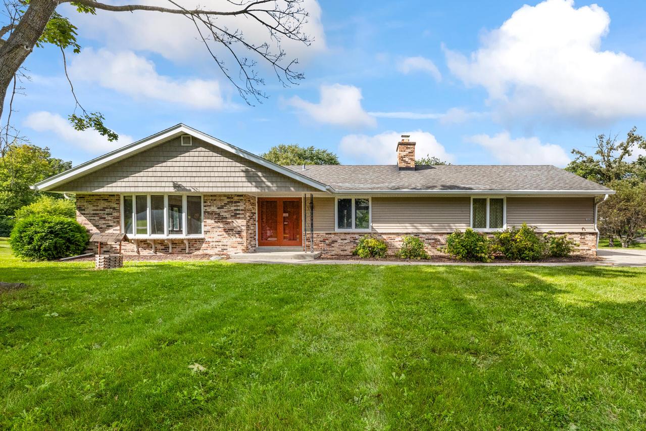 15620 Vernon Dr, Brookfield, WI 53005