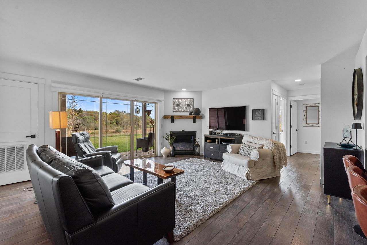 933 Spring Ct, Newburg, WI 53095