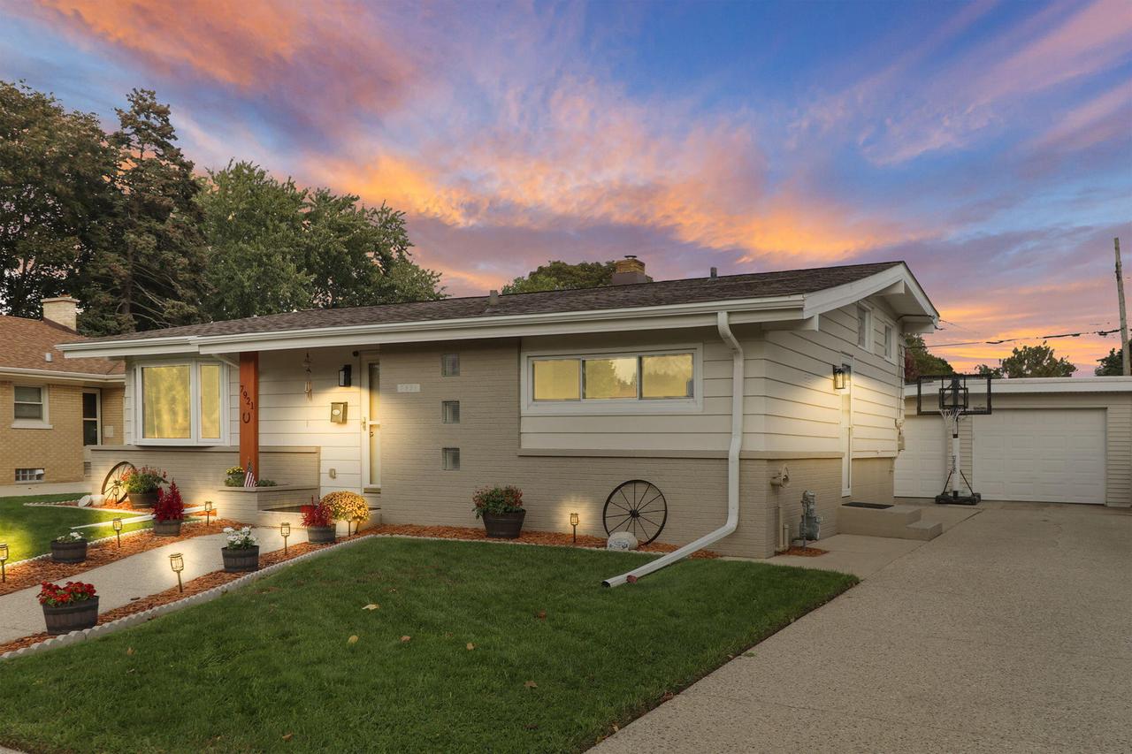 7921 20th Ave, Kenosha, WI 53143