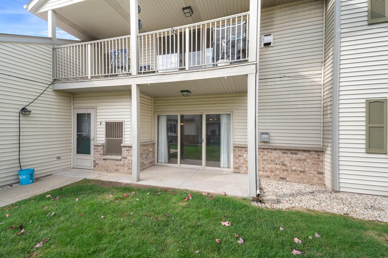 916 Roseland Dr #3, Kewaskum, WI 53040