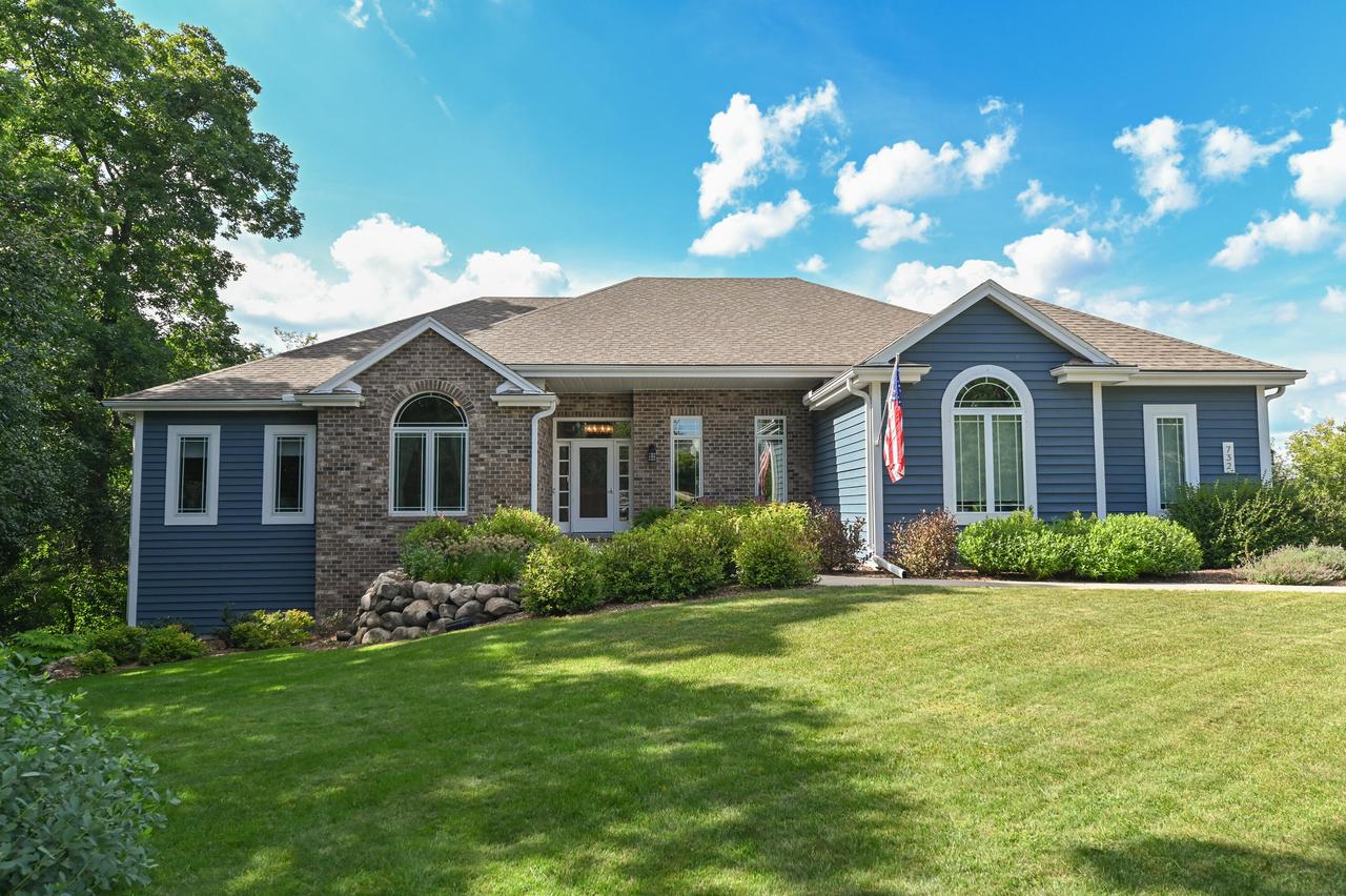 732 River Reserve Dr, Hartland, WI 53029