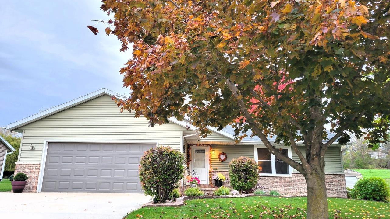 718 Donald St, Mayville, WI 53050