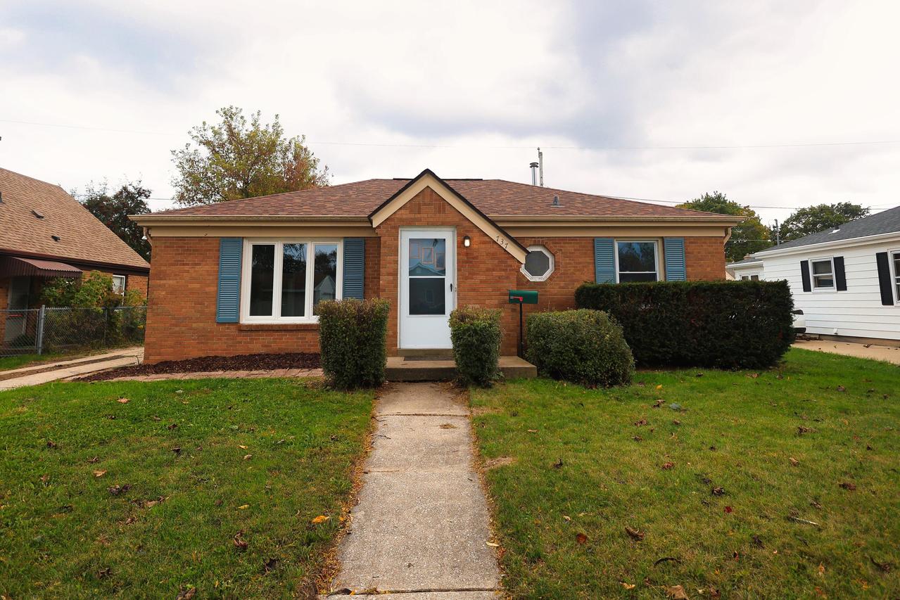737 N South St, Racine, WI 53402