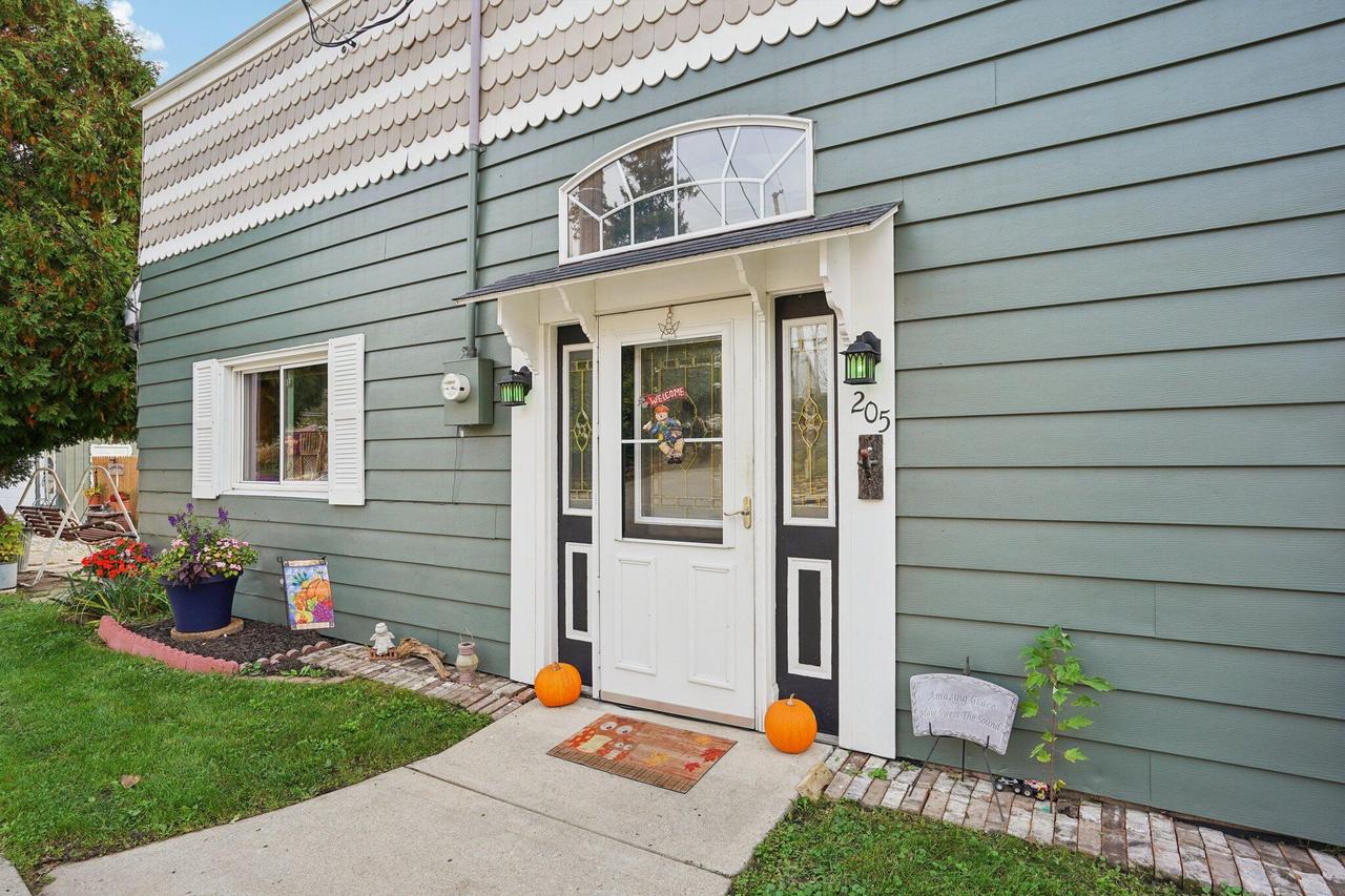 205 River St, Lowell, WI 53557