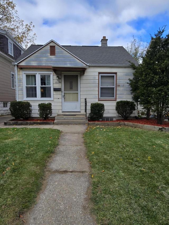 1919 S 69th St, West Allis, WI 53219