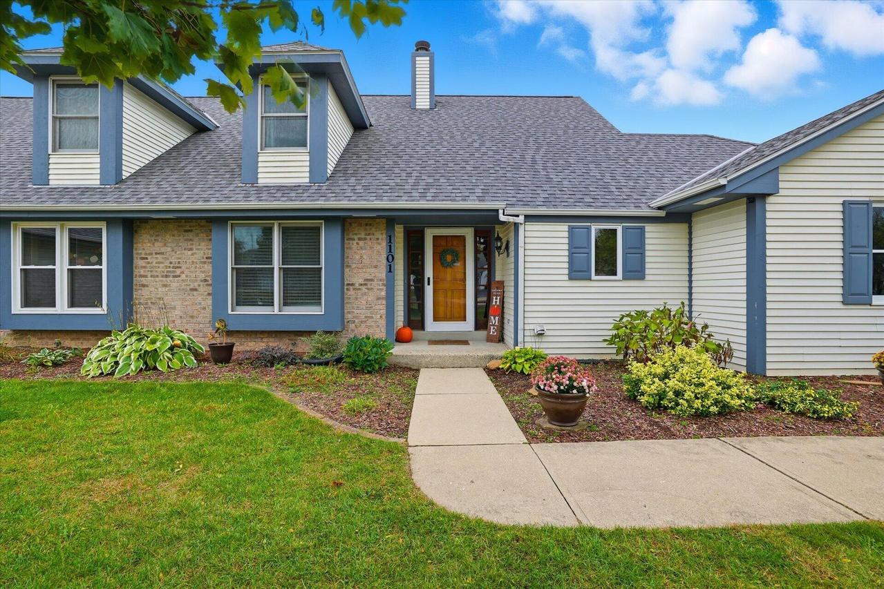 1101 Ellys Way, Slinger, WI 53086