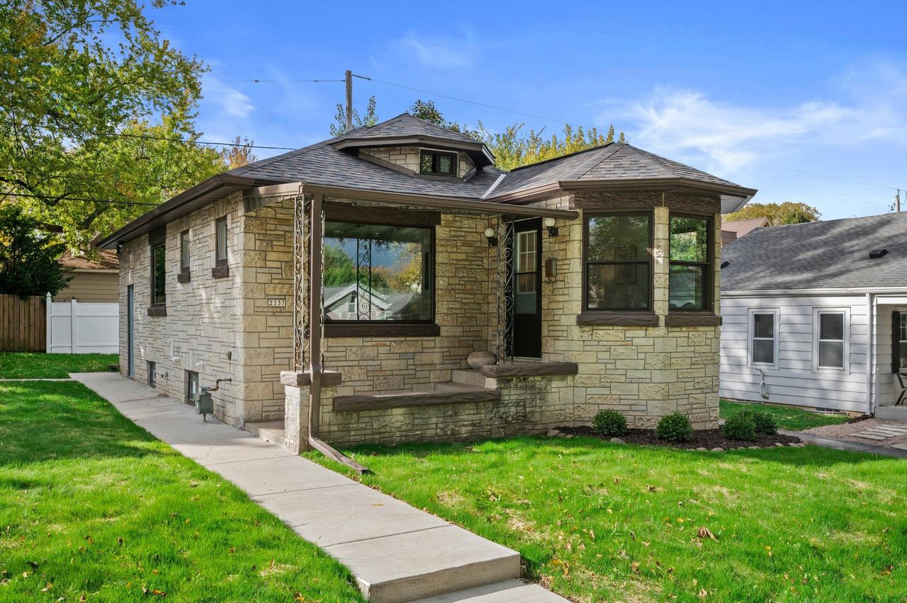 2337 N 71st St, Wauwatosa, WI 53213