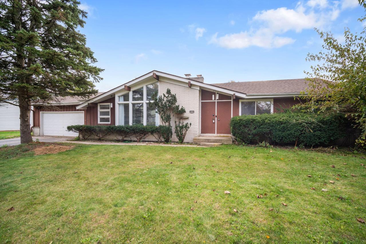 9505 W Orinda Ct, Milwaukee, WI 53224