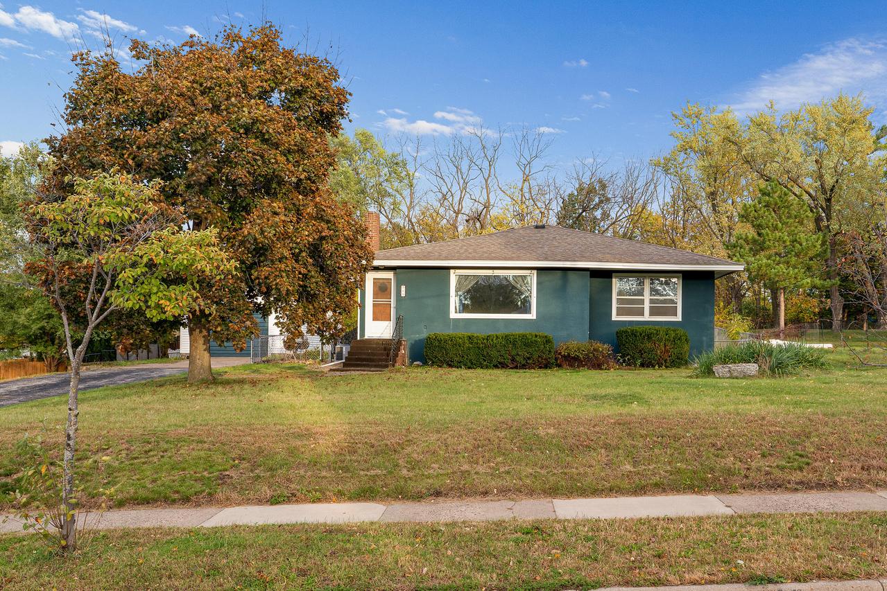 519 9th Ave, Onalaska, WI 54650