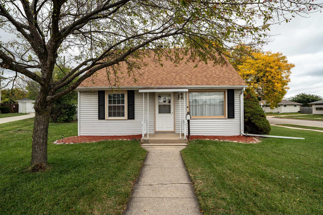 2508 Rapids Dr, Racine, WI 53404