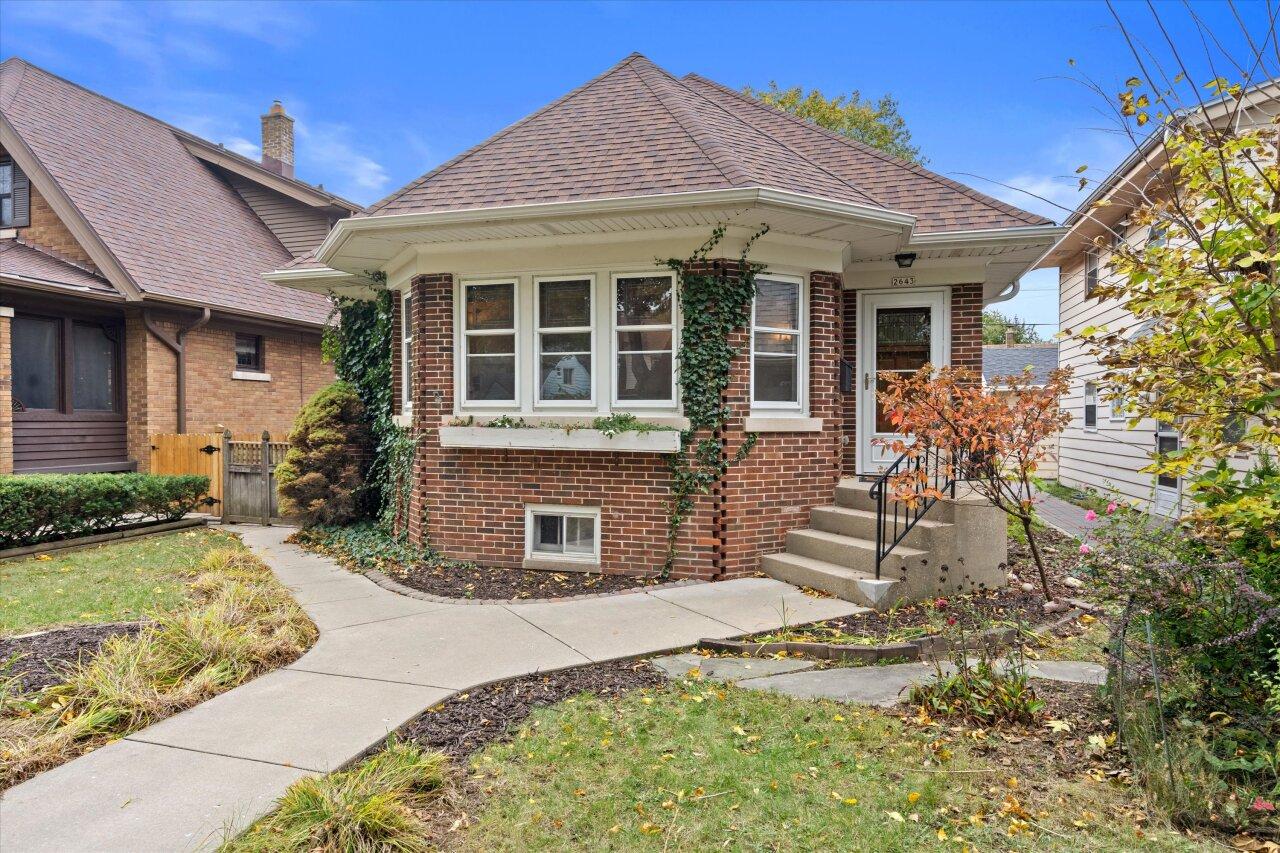 2643 S Linebarger Ter., Milwaukee, WI 53207