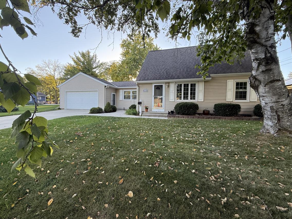 W160N8969 Madison Ave, Menomonee Falls, WI 53051