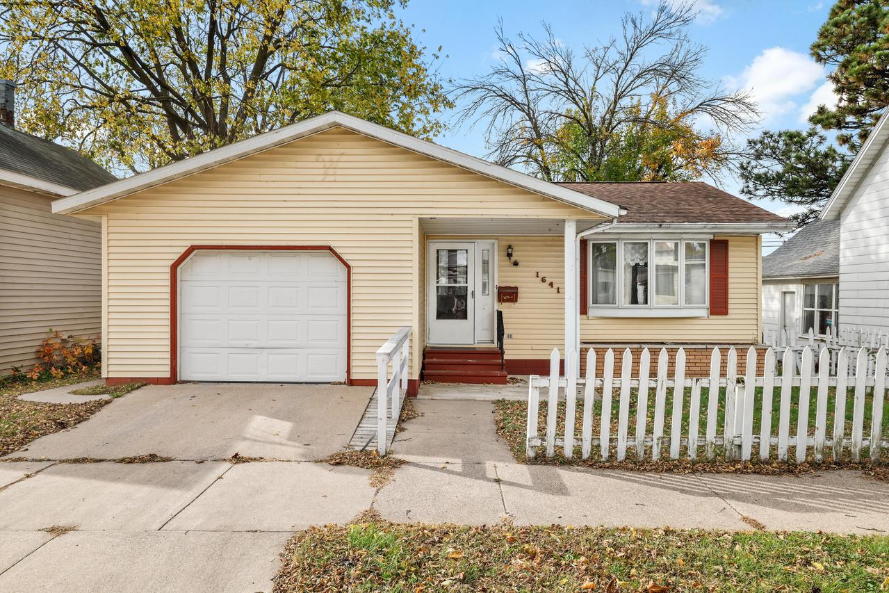 1641 Avon St, La Crosse, WI 54603