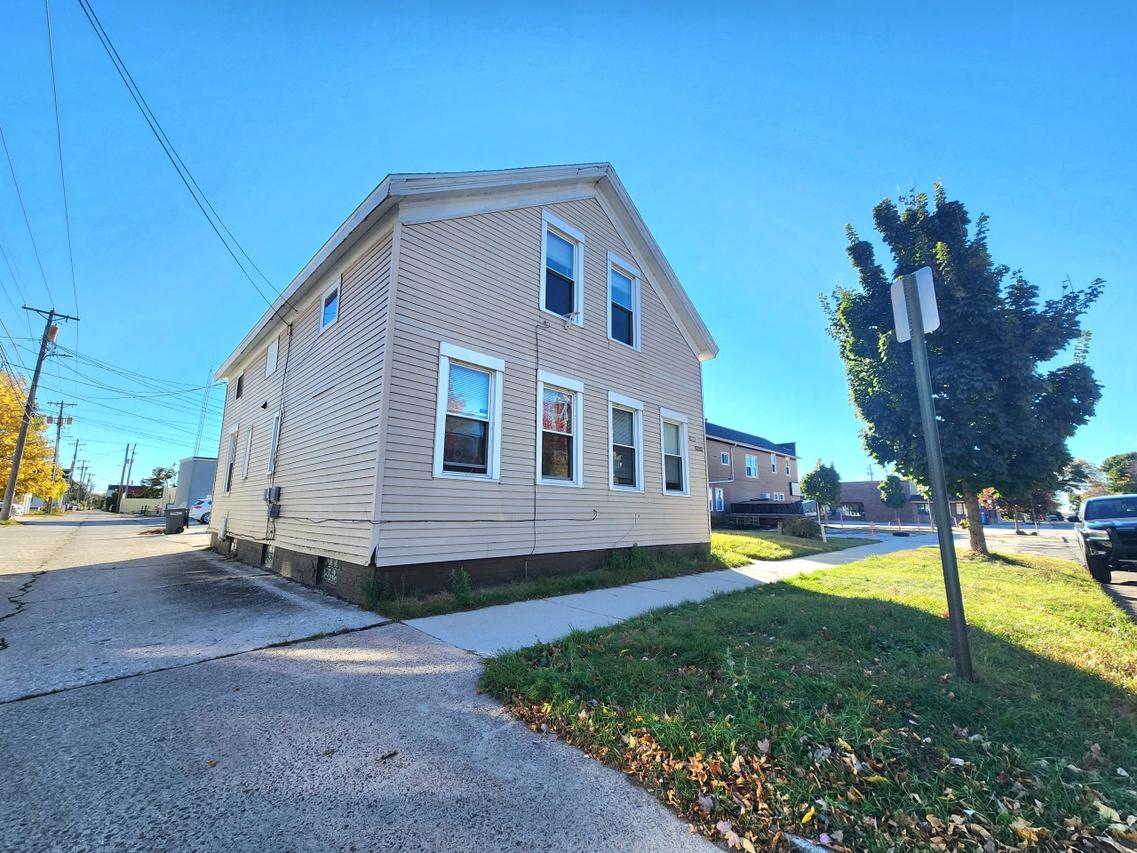 1313 N 11th St #1313B, Sheboygan, WI 53081