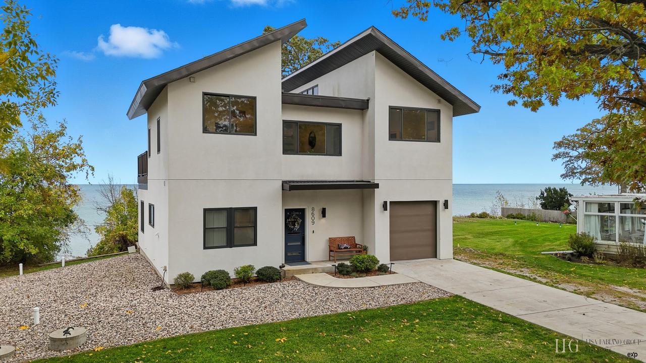 8609 Lakeshore Dr, Pleasant Prairie, WI 53158