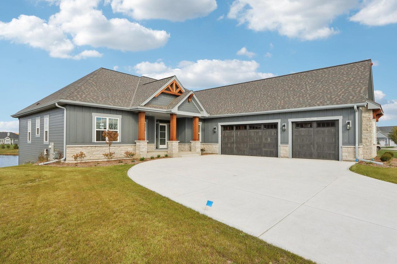 W198N4955 Hickory St, Menomonee Falls, WI 53051