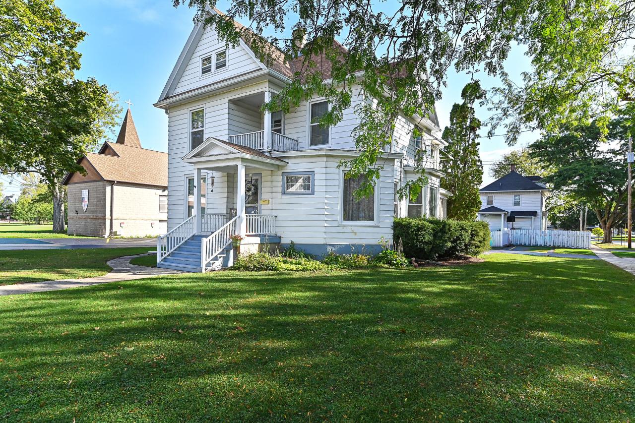 148 Edward St, Burlington, WI 53105