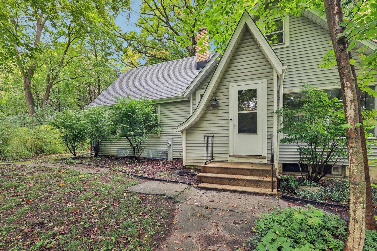 7801 Big Pine Ln, Burlington, WI 53105