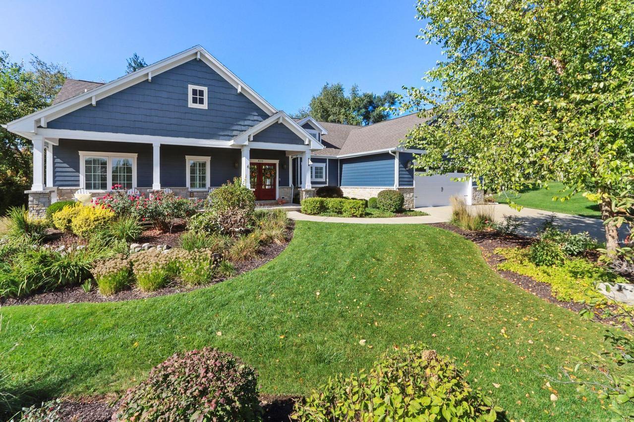833 Red Hawk Dr, Walworth, WI 53184