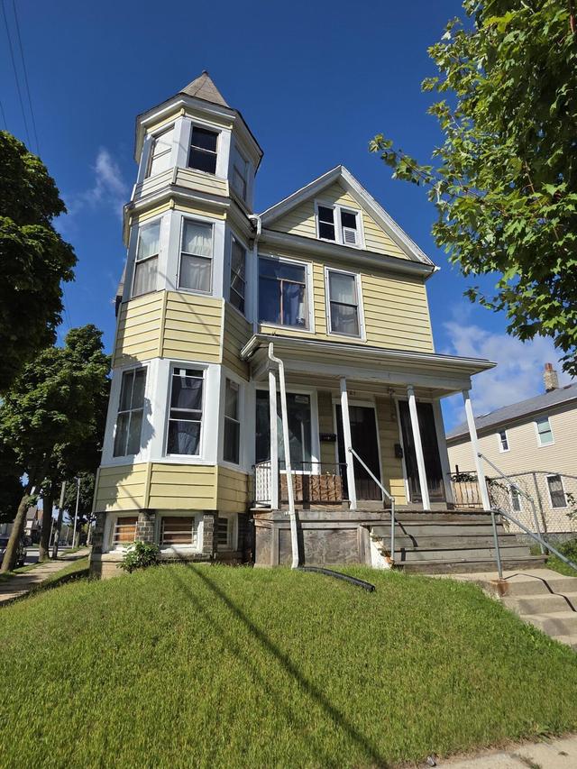 1701 N 28th St #1703, Milwaukee, WI 53208