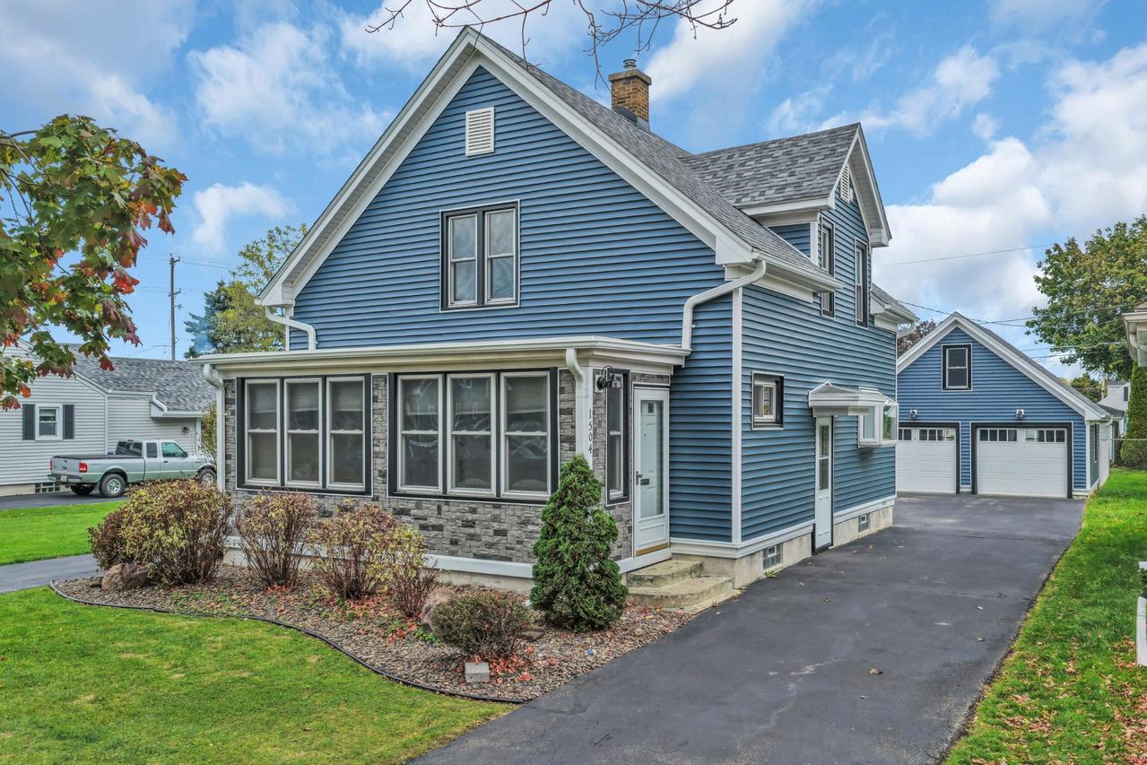 1504 Plainfield Ave, Mount Pleasant, WI 53403