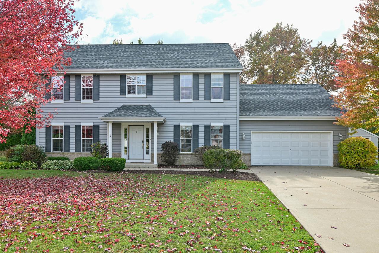 8851 W Silverwood Ct, Franklin, WI 53132