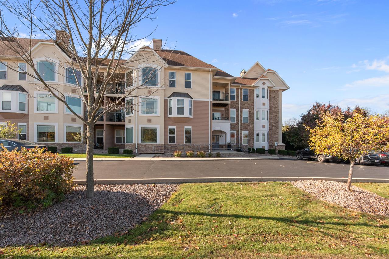 N74W13737 Appleton Ave #107, Menomonee Falls, WI 53051
