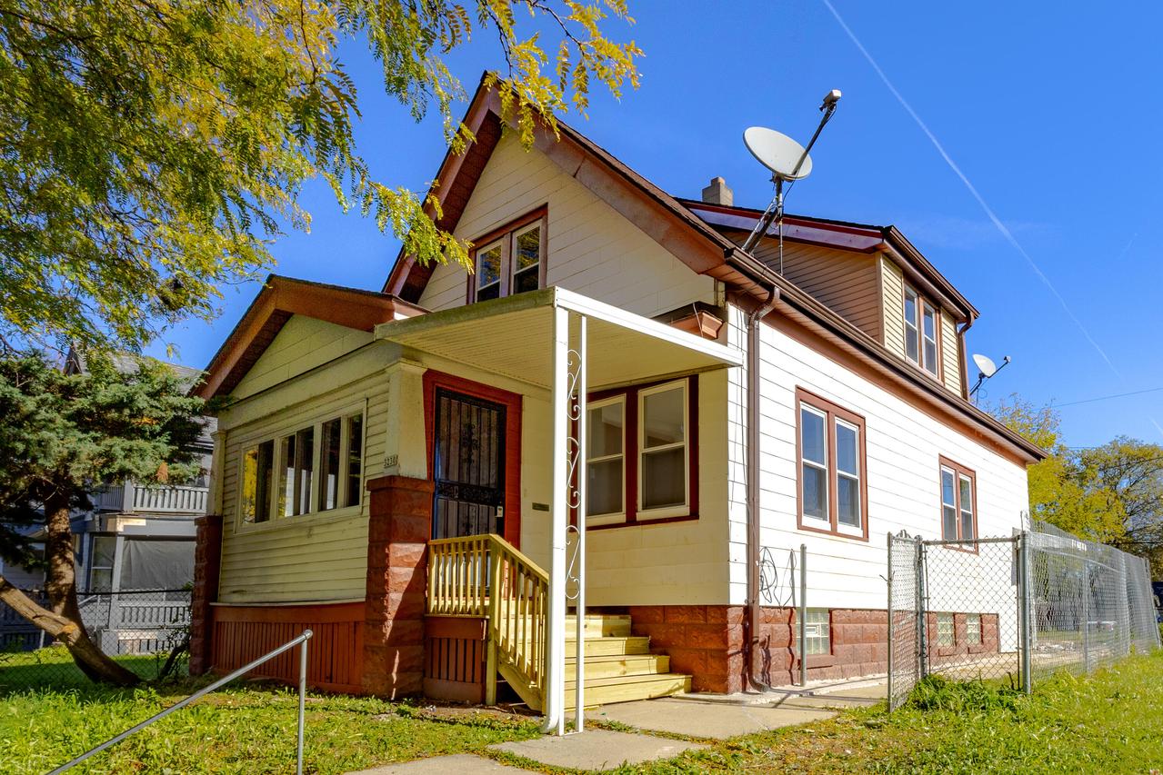 3230 N 12th St, Milwaukee, WI 53206