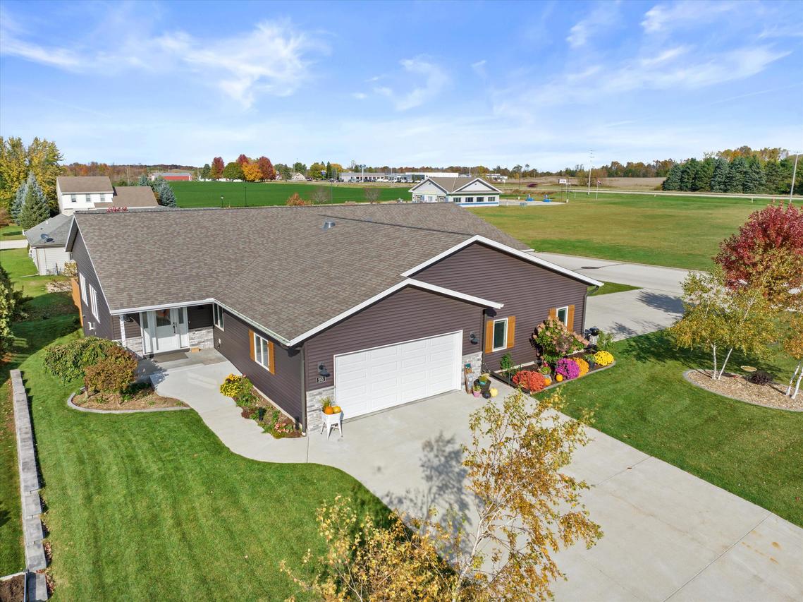 253 Christines Way, Random Lake, WI 53075