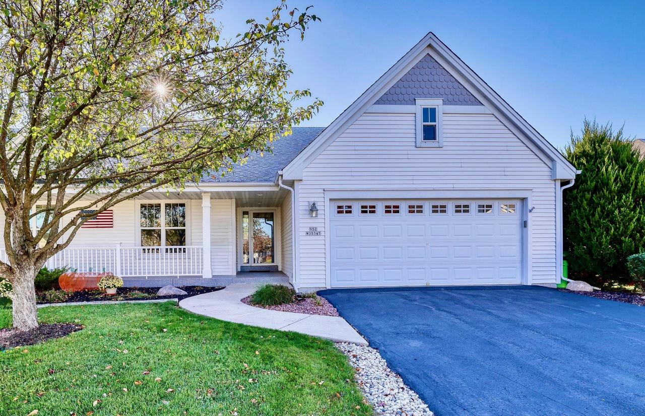 N52W35347 Lighthouse Ln, Oconomowoc, WI 53066