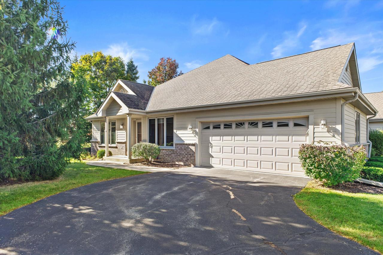 7084 S Fieldstone Ct, Franklin, WI 53132