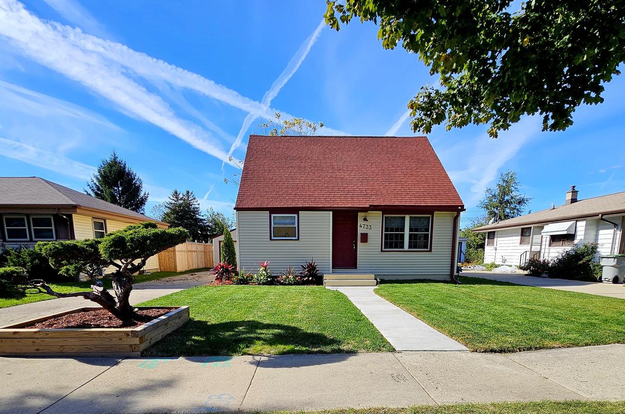 4733 S 22nd St, Milwaukee, WI 53221