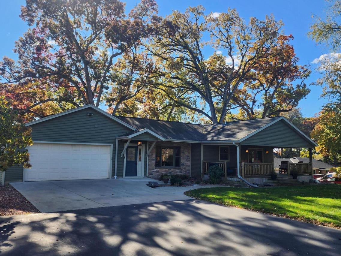 2408 S Teut Rd, Burlington, WI 53105