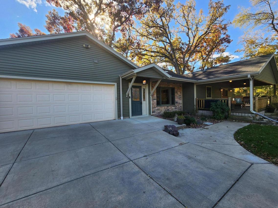 2408 S Teut Rd, Burlington, WI 53105