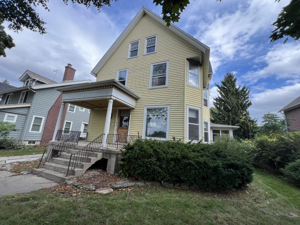 1764 N 74th St, Wauwatosa, WI 53213