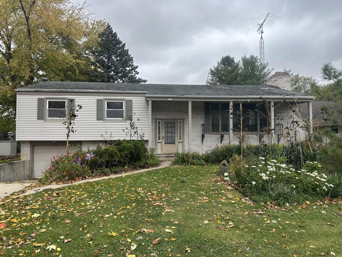 1413 Center St, Watertown, WI 53098