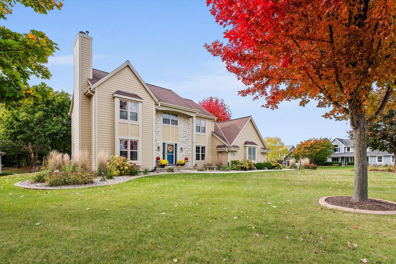 W142N10617 Magnolia Dr, Germantown, WI 53022