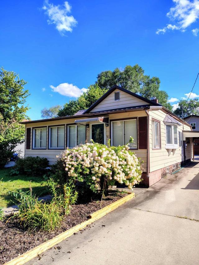 913 Wolcott St, Sparta, WI 54656