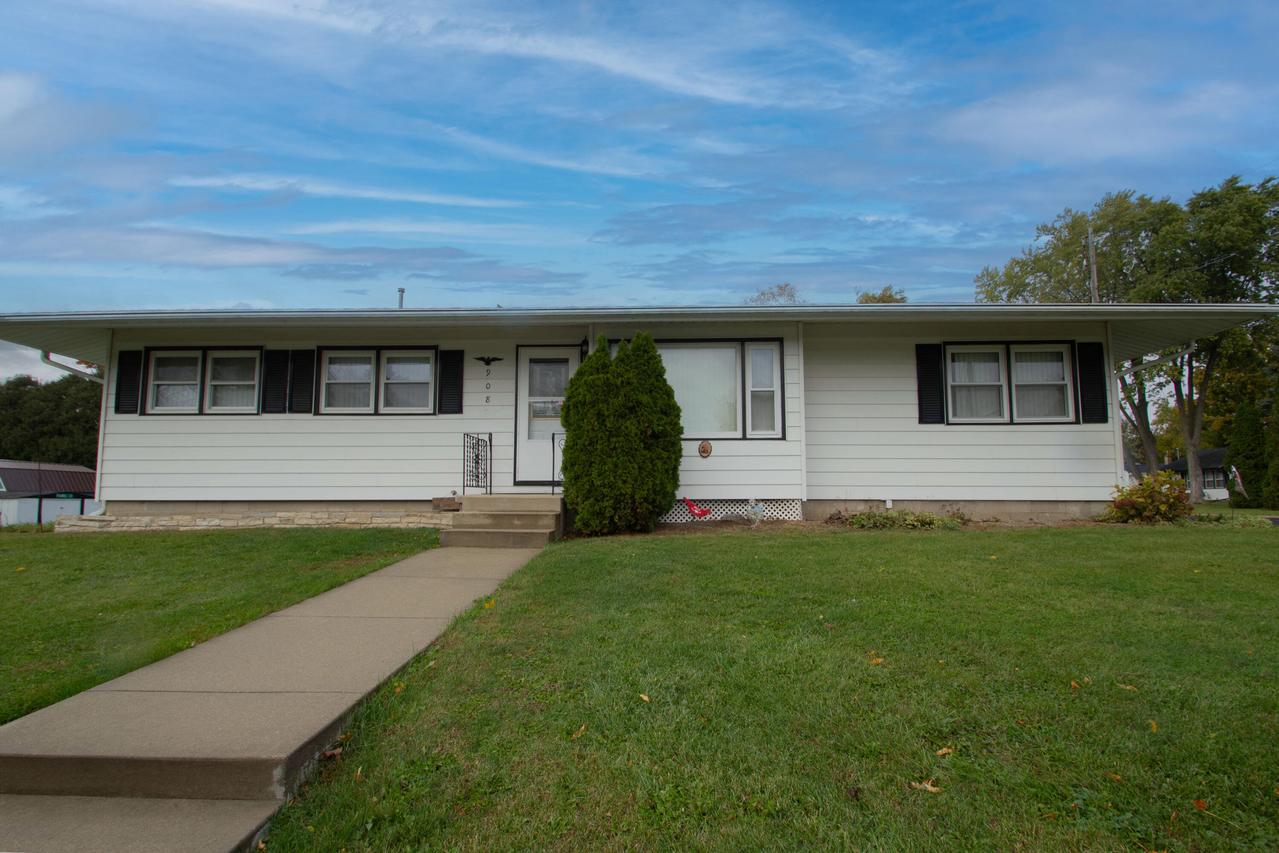 908 Franklin St, Watertown, WI 53094