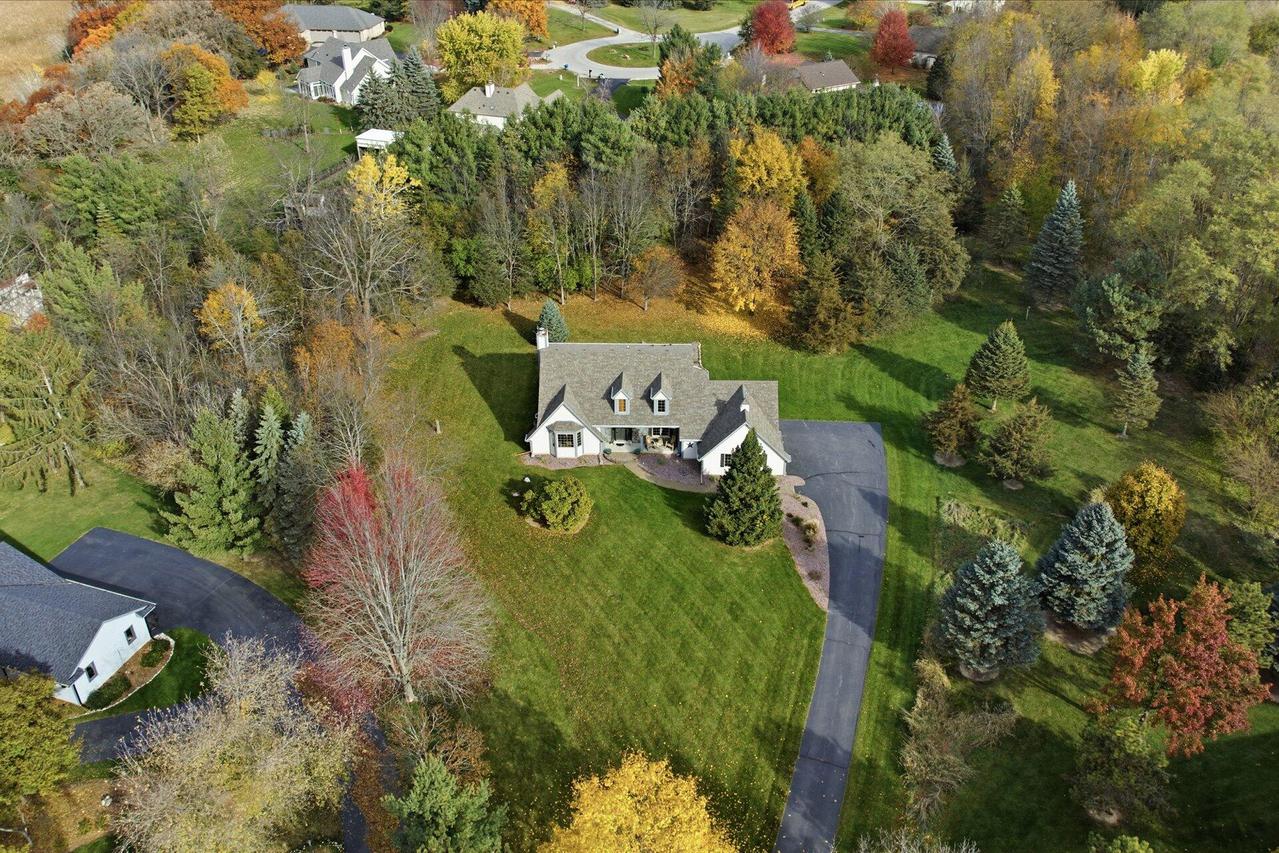 789 N Forest Ridge, Summit, WI 53066